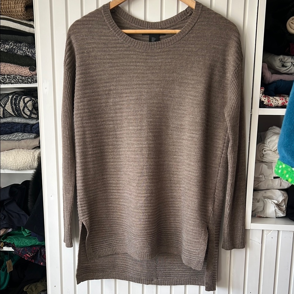 Tahari 50% merino wool tunic top